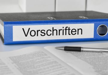 Aktenordner mit der Beschriftung Vorschriften Aktenordner mit der Beschriftung Vorschriften